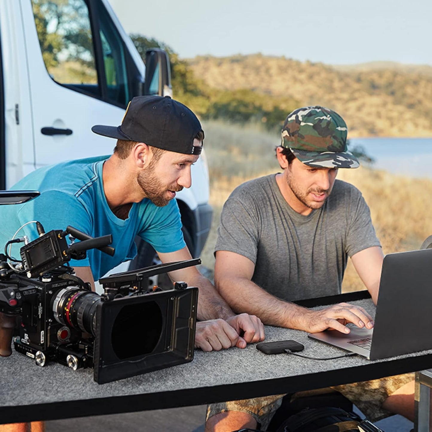 Rugged SSD Pro 4TB Solid State Drive — USB-C Thunderbolt 3, Drop Shock Dust Water Resistant, for Mac and PC Computer Desktop Laptop, 1 Mo Adobe CC All App Plan, Rescue Services (STHZ4000800)